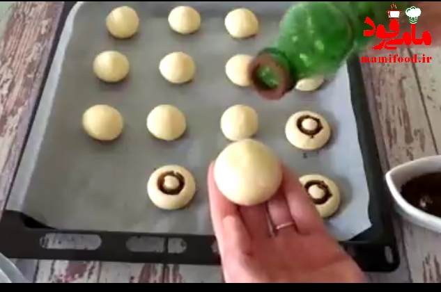 شیرینی به شکل قارچ